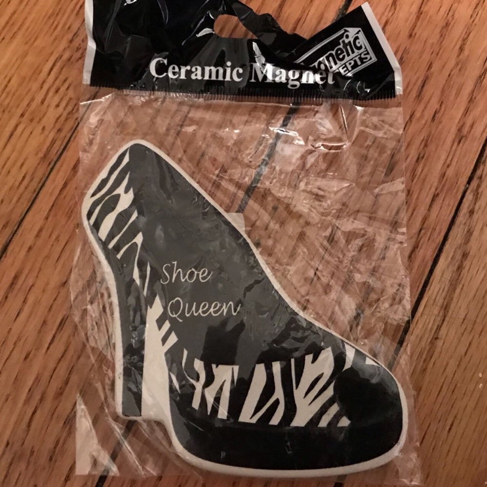 Animal print high heel shoe magnet !